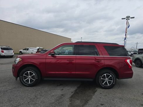 Used 2018 Ford Expedition XLT w/ Equipment Group 201A AWD/4WD image 8