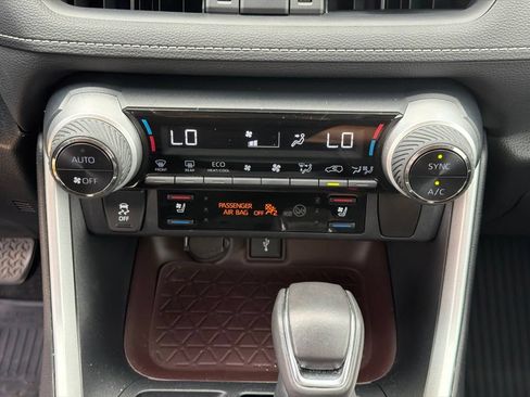Used 2020 Toyota RAV4 Limited w/ Limited Grade Weather Package AWD/4WD image 18