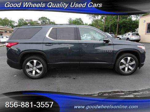 Used 2019 Chevrolet Traverse LT w/ LT Premium Package AWD/4WD image 4