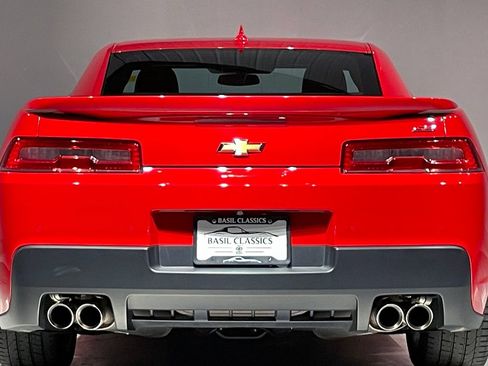 Used 2015 Chevrolet Camaro SS w/ Commemorative Special Edition RWD image 14