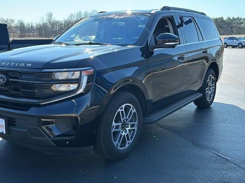 Used 2025 Ford Expedition Active AWD/4WD image 3