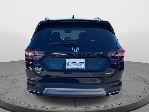 Used 2025 Honda Pilot Touring image 7