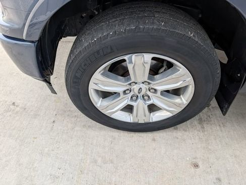 Used 2018 Ford F150 Platinum w/ Equipment Group 701A Luxury image 9