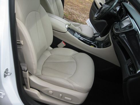 Used 2017 Buick Envision Essence FWD image 36