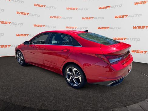 Used 2023 Hyundai Elantra Limited w/ Preferred Accessory Package FWD image 3