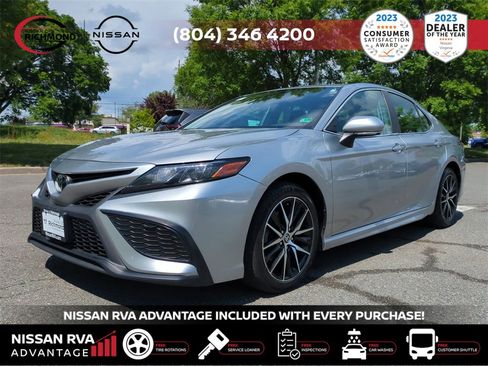 Used 2022 Toyota Camry SE image 2