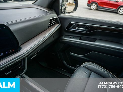 Used 2025 Chevrolet Suburban Premier AWD/4WD image 46