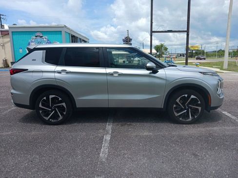 Used 2022 Mitsubishi Outlander SE FWD image 2