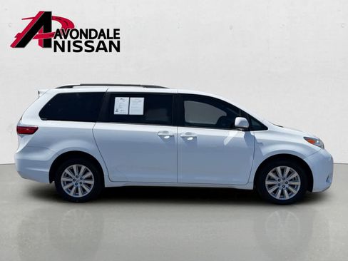 Used 2017 Toyota Sienna LE AWD/4WD image 7