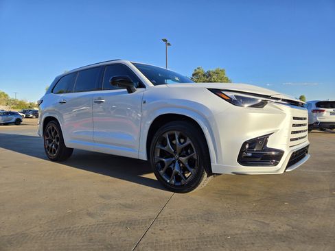 New 2025 Lexus TX 500h AWD image 2