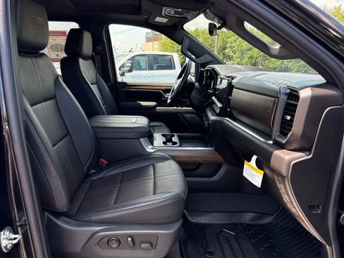 Used 2025 Chevrolet Silverado 2500 High Country w/ High Country Premium Package AWD/4WD image 32
