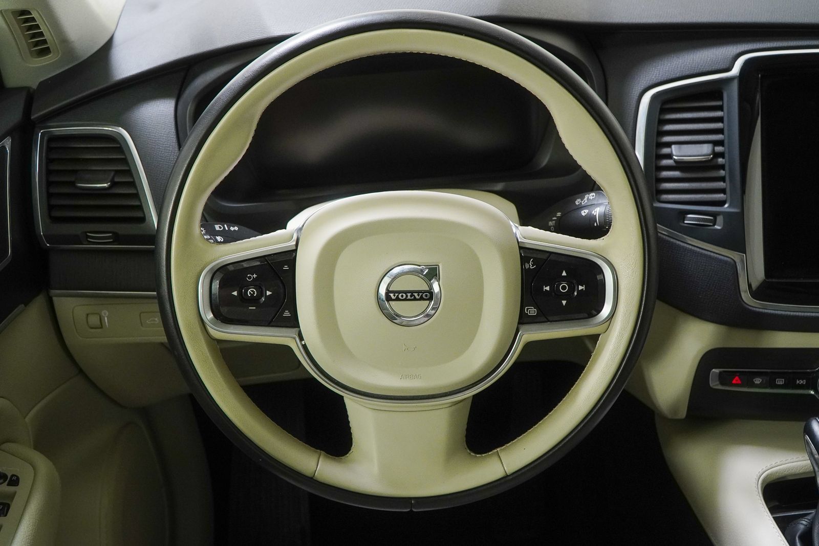 Used 2020 Volvo XC90 T6 Momentum w/ Protection Package Premier AWD/4WD image 23