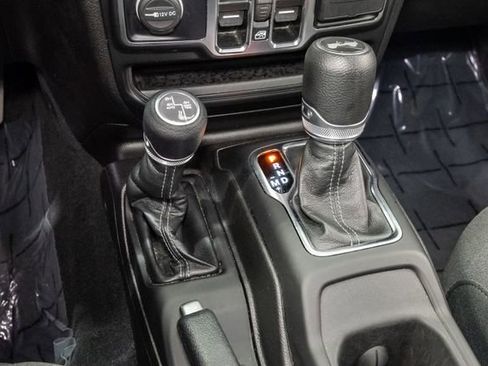 Used 2024 Jeep Wrangler Unlimited Sahara AWD/4WD image 21