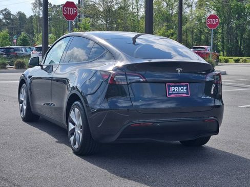 Used 2024 Tesla Model Y Long Range image 8