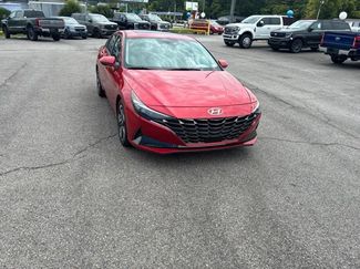 Used 2023 Hyundai Elantra Limited FWD video 3