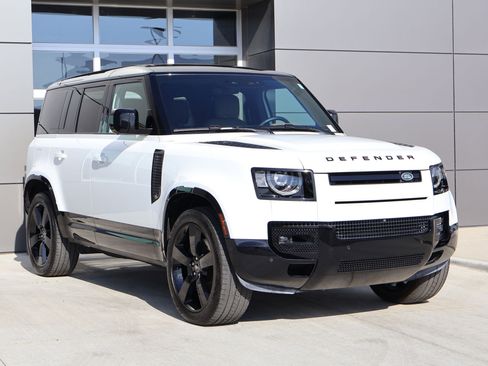 Certified 2025 Land Rover Defender 110 X-Dynamic SE AWD/4WD image 3
