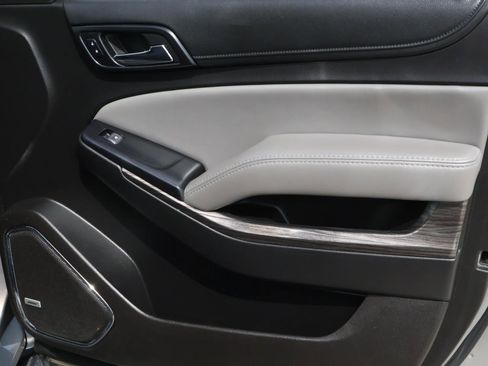 Used 2018 Chevrolet Suburban LT image 14