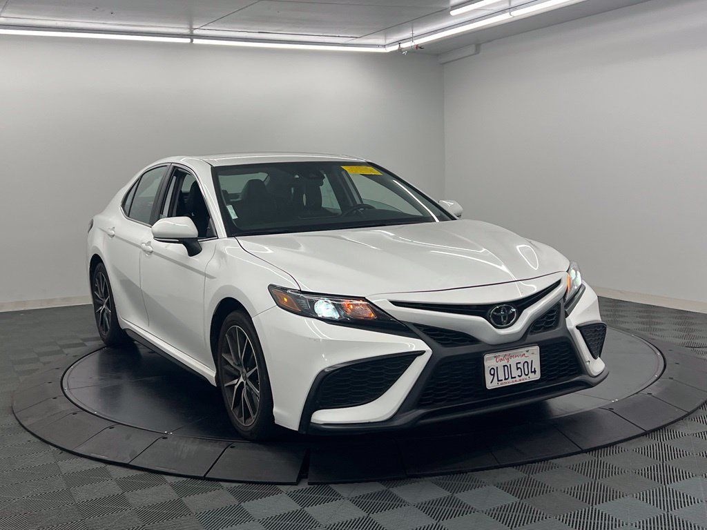 Used 2024 Toyota Camry SE w/ Blackout Package (TMS) FWD image 3