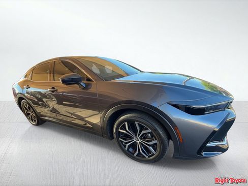 Used 2024 Toyota Crown Limited image 5