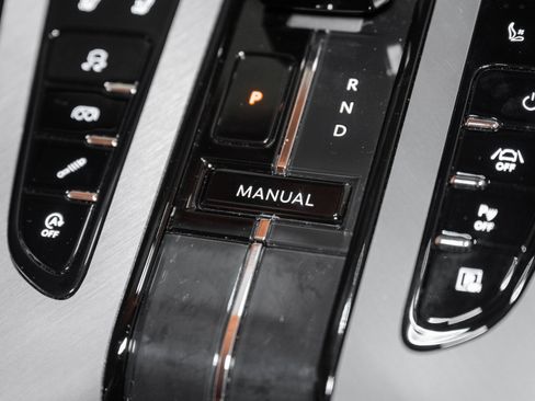 Used 2024 Aston Martin DB12 Coupe RWD image 32