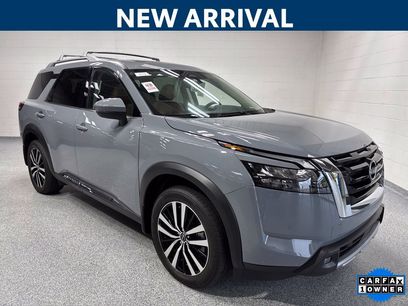 Used 2025 Nissan Pathfinder Platinum w/ Cargo Package