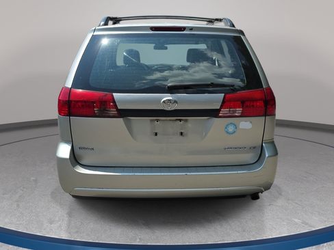 Used 2005 Toyota Sienna LE FWD image 2