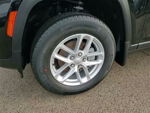 New 2025 Jeep Grand Cherokee Laredo X w/ Luxury Tech Group I image 21