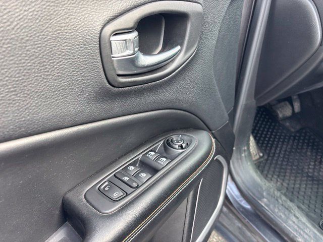 Used 2018 Jeep Compass Latitude w/ Popular Equipment Group AWD/4WD image 13