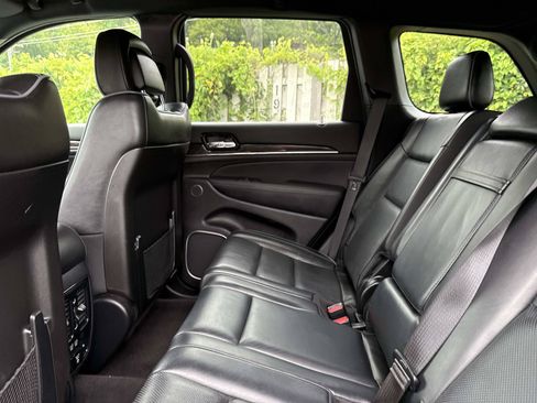 Used 2019 Jeep Grand Cherokee Overland AWD/4WD image 15