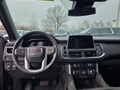 Used 2024 GMC Yukon SLT w/ SLT Luxury Package image 26
