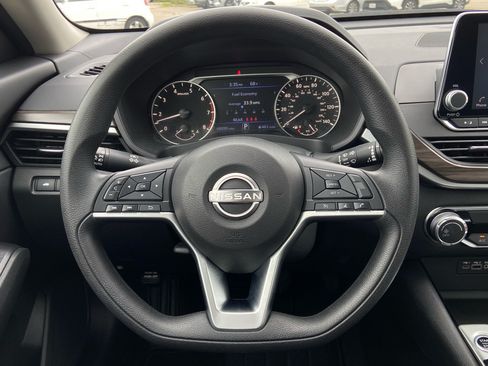 Used 2024 Nissan Altima 2.5 SV FWD image 15