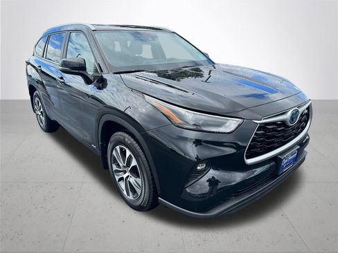 Used 2023 Toyota Highlander XLE AWD/4WD image 5