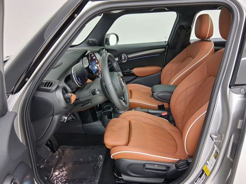 Used 2024 MINI Cooper S FWD image 3