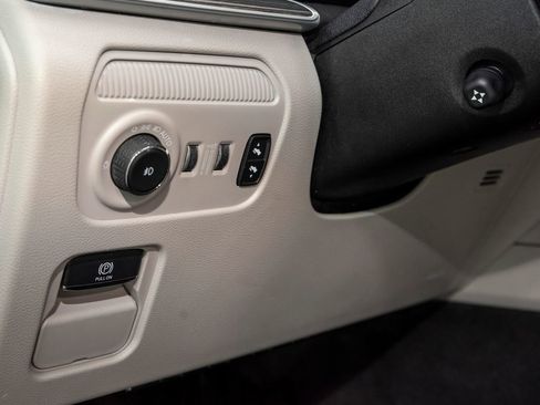 Used 2024 Jeep Wagoneer L Series II image 28