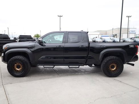 Used 2025 Toyota Tacoma TRD Off-Road AWD/4WD image 3