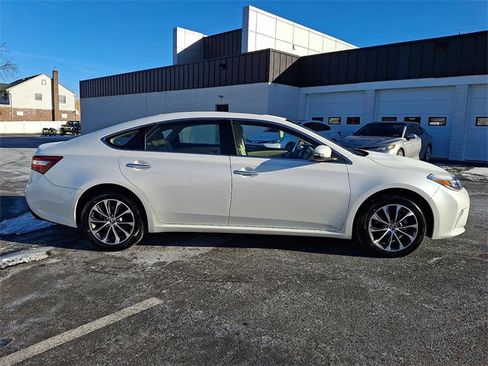 Used 2018 Toyota Avalon XLE Plus image 8
