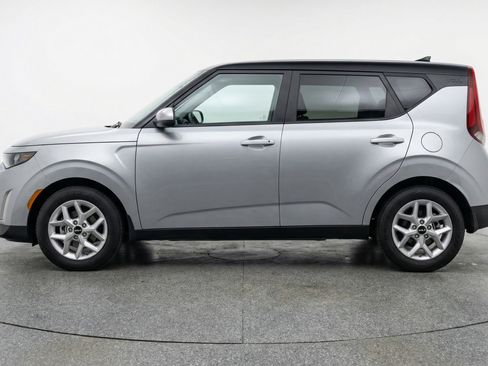 Used 2025 Kia Soul LX w/ LX Technology Package image 5