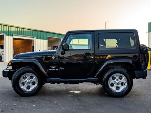Used 2014 Jeep Wrangler Sahara w/ Connectivity Group AWD/4WD image 5