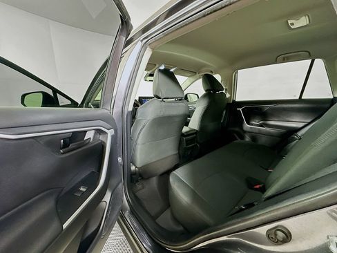 Used 2021 Toyota RAV4 LE image 17