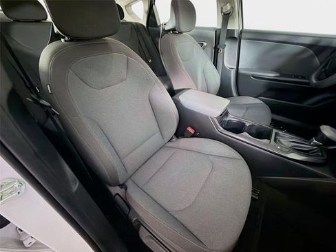 Certified 2025 Kia K4 FWD image 25