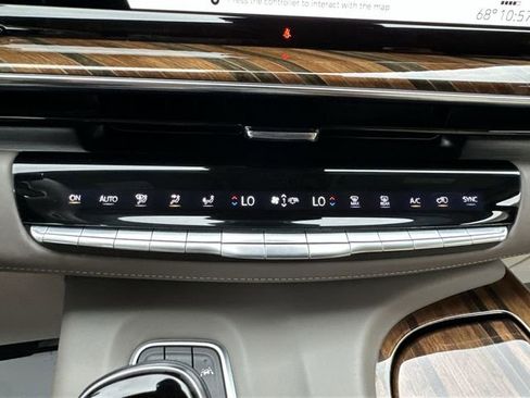 Certified 2021 Cadillac Escalade ESV Premium Luxury Platinum w/ Heavy-Duty Trailer Package image 27