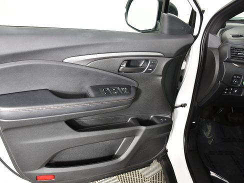 Certified 2023 Honda Passport TrailSport image 37