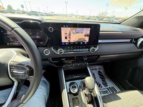 Used 2024 Chevrolet Colorado Z71 w/ Z71 Convenience Package 2 image 15