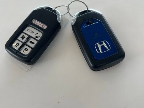 Used 2018 Honda Clarity Touring image 3