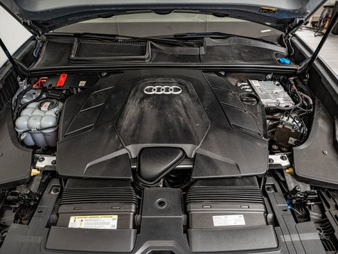 Used 2019 Audi Q8 Prestige AWD/4WD image 40