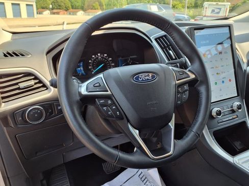 Used 2024 Ford Edge SEL image 6