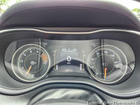 Used 2019 Jeep Cherokee Latitude AWD/4WD image 11