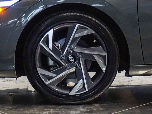 Used 2025 Hyundai Elantra SEL image 9