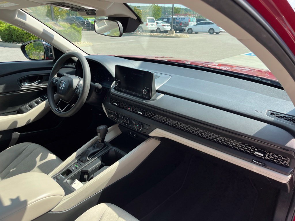 Used 2025 Honda Accord SE image 27