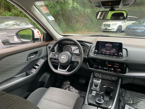 Used 2021 Nissan Rogue SV image 35